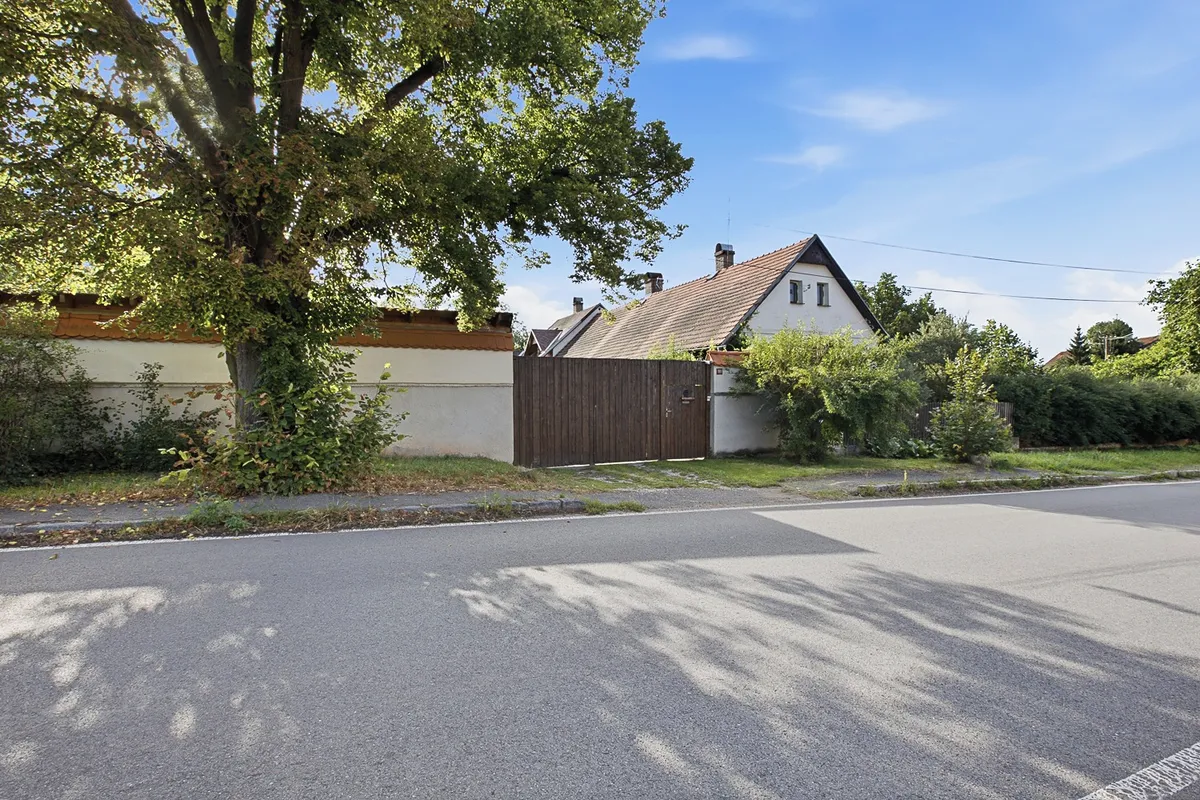 Prodej rodinného domu 180 m², pozemek 4232 m²